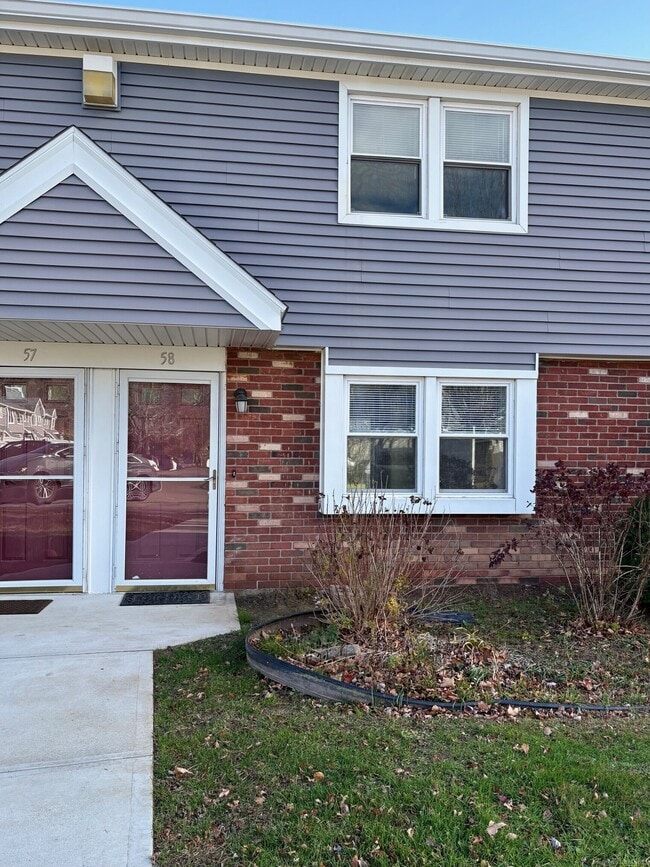 Building Photo - 211 E Main St