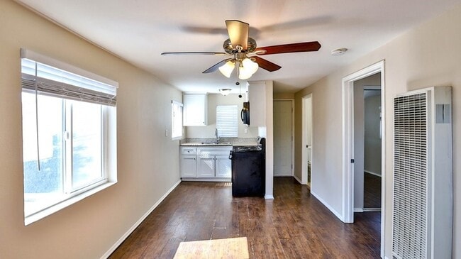 Building Photo - 1829 1/2 E 63rd Street Unit