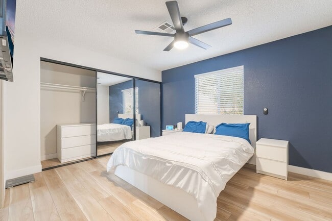 Building Photo - Modern Condo Living in Summerlin!