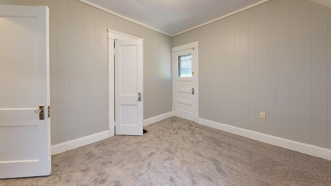 Building Photo - Old Brooklyn - 3 Bedroom Single Family Home