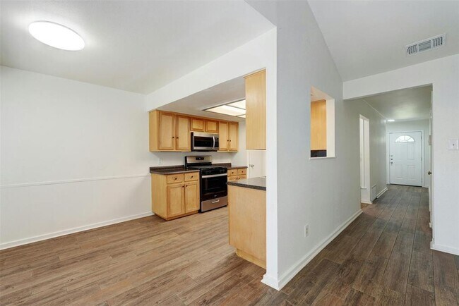 Building Photo - 10207 Rutland Village W