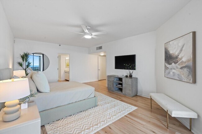 Building Photo - 100 Lakeshore Dr