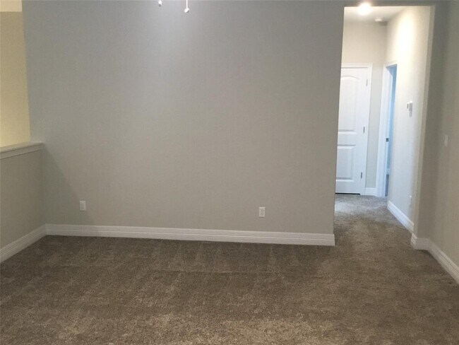 Building Photo - 421 Fair Oaks Dr