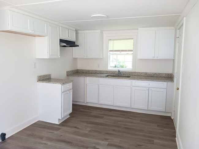 Building Photo - One Bedroom House Availalble for Rent in L...
