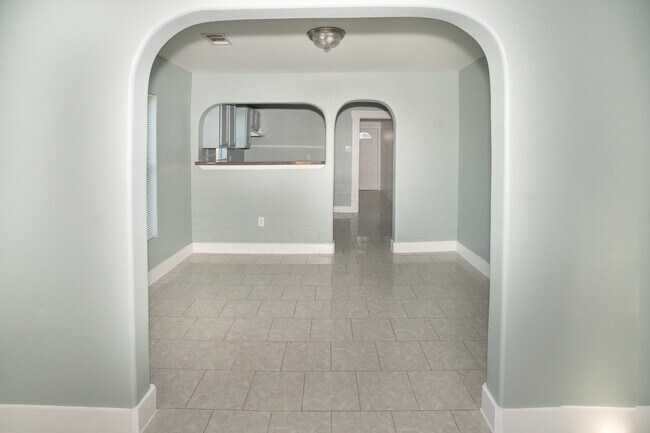 Building Photo - 4826 Bristol St