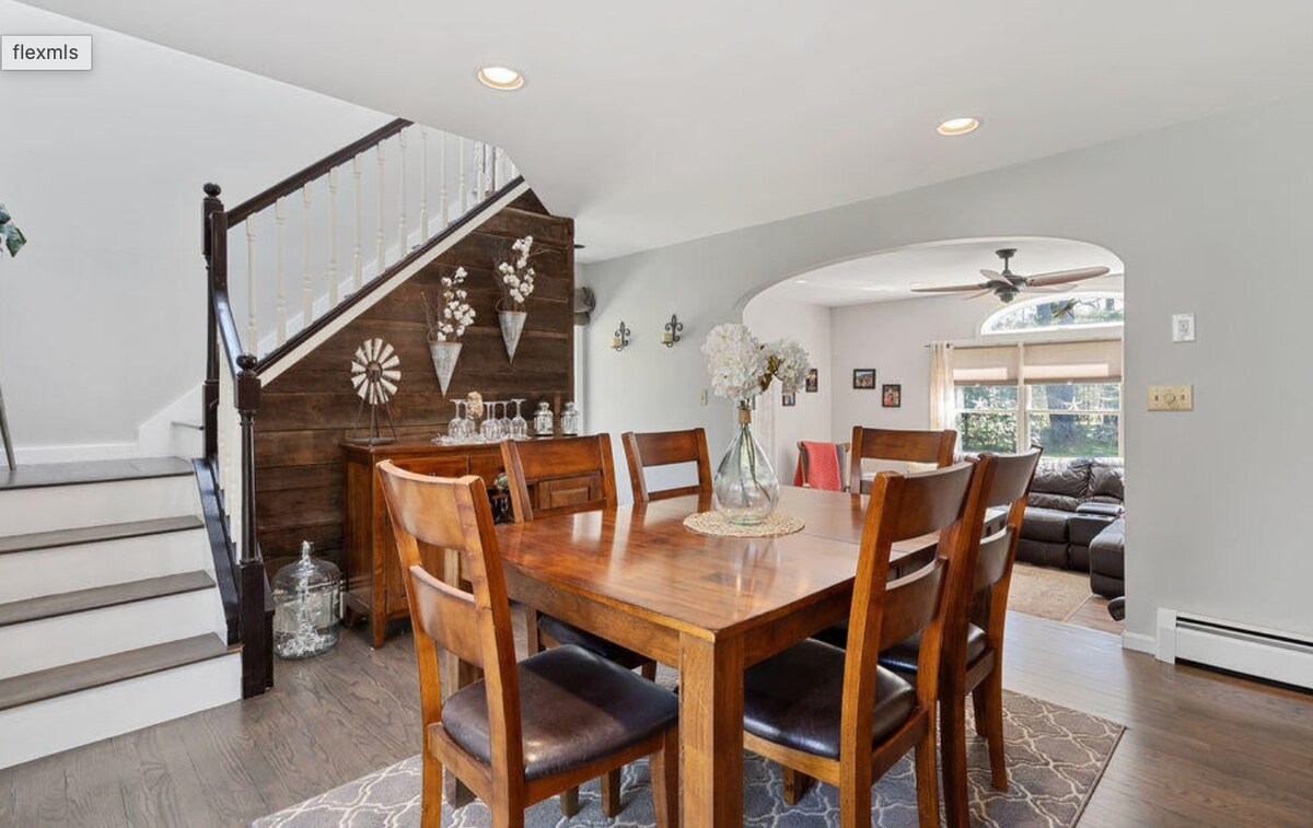 Building Photo - 13 White Pine Ln