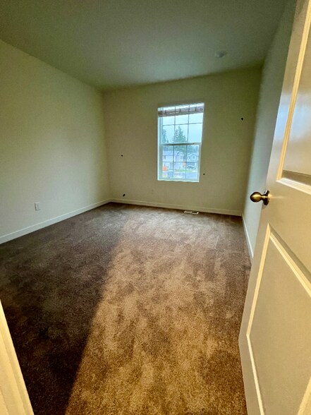 Building Photo - 715 184th St Ct E