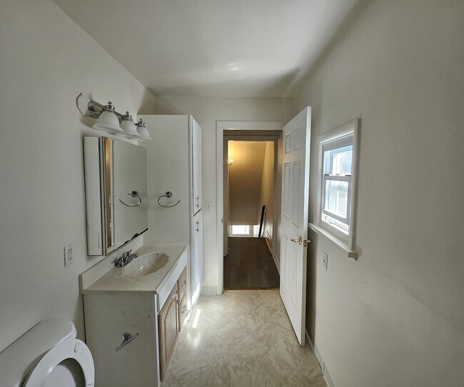 Building Photo - 837 Stanton Ave
