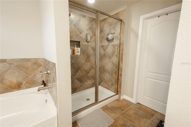 Building Photo - 6367 Golden Eye Glen