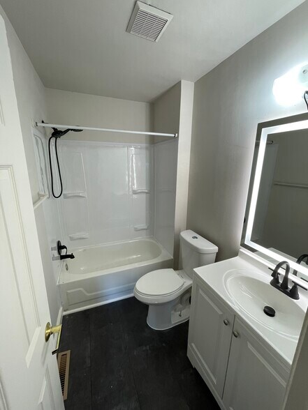 Building Photo - 3217 Dunkirk Ave