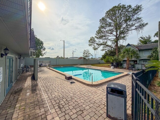 Building Photo - Pickwick Park #1006