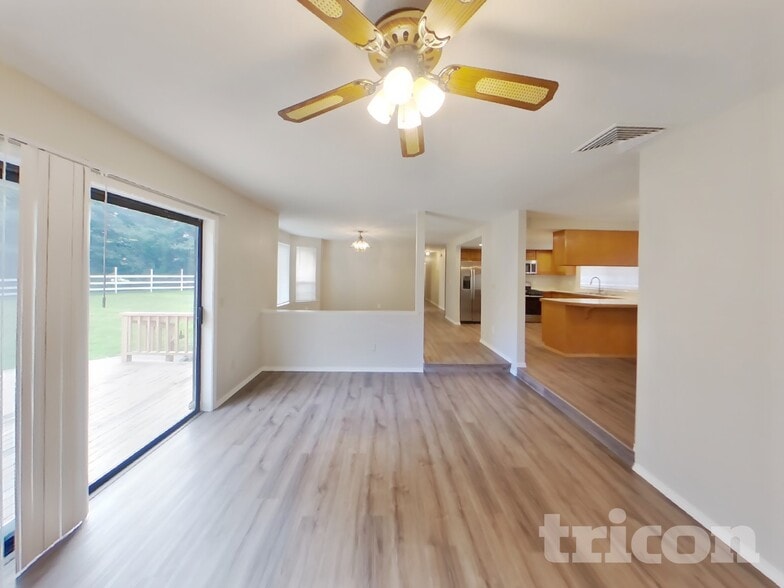 Building Photo - 5721 Arrow Ct NE