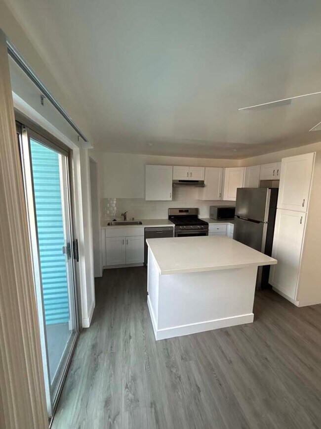 Building Photo - 915 Broadway St