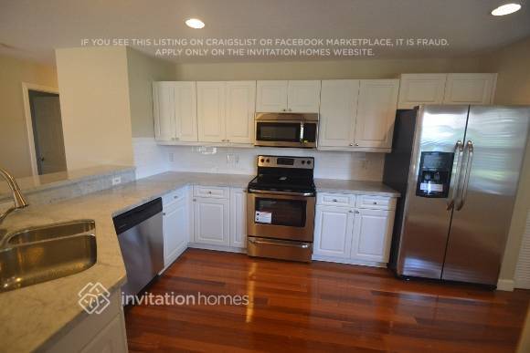 Building Photo - 1090 Lancewood Pl W