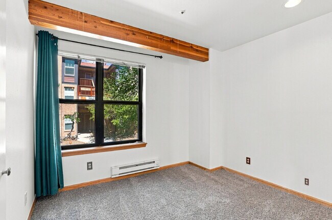Building Photo - $2,340.95, 2 Bed 2 Bath Condo in Boulder with In Unit Laundry!