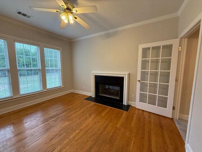 Building Photo - Charming Cul-de-Sac Living in the Heart of Greer