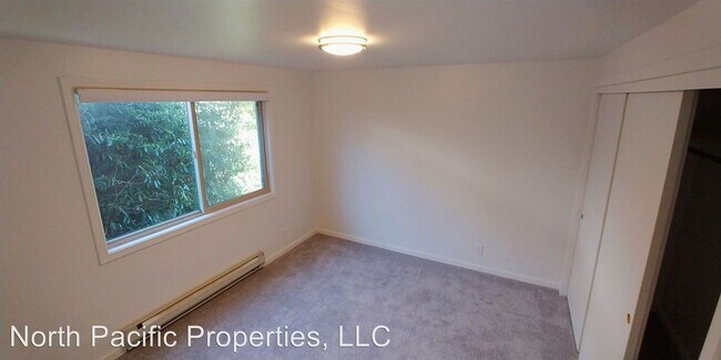 Building Photo - 4235-4239 27th Ave W