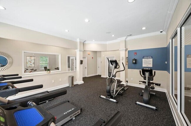 Building Photo - 5555 Roswell Rd NE