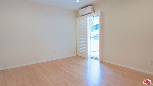 Building Photo - 9005 Cynthia St