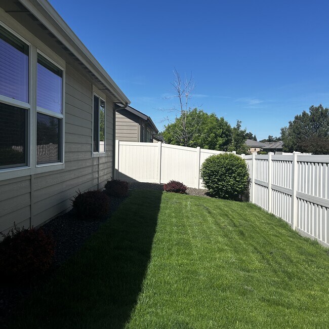 Building Photo - 3440 E Girdner Dr