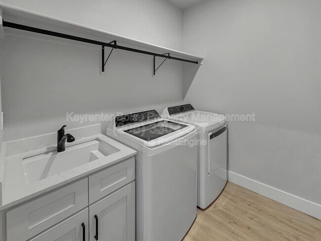 Building Photo - 152 S Koyukuk Ln