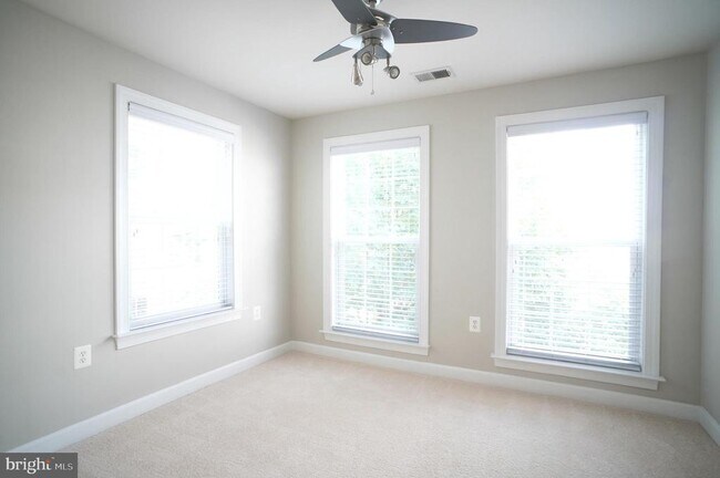 Building Photo - 2515 Einstein St