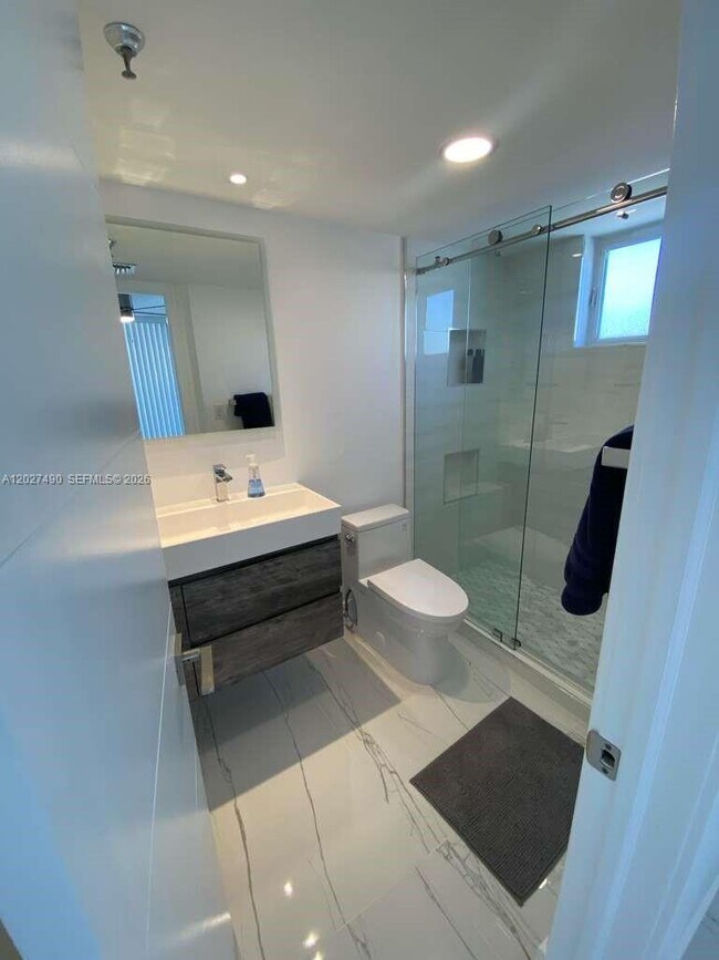 Building Photo - 7832 Collins Ave