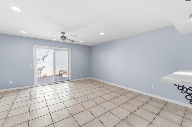 Building Photo - 2122 Hancock Dr