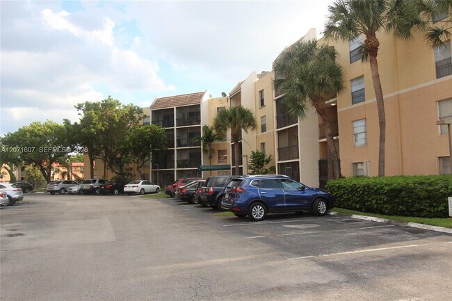 Building Photo - 8005 Lake Dr