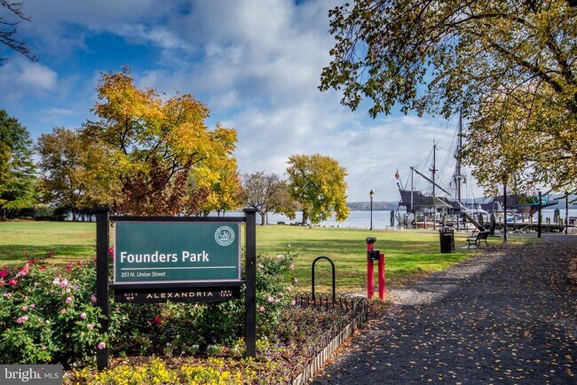 Building Photo - 822 S Royal St