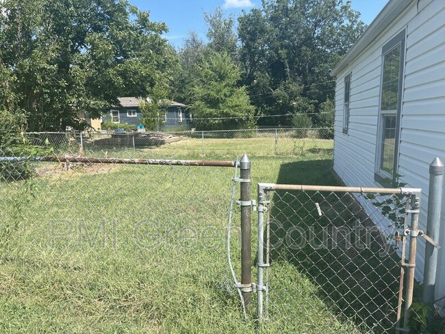 Building Photo - 4807 S 27th W Ave