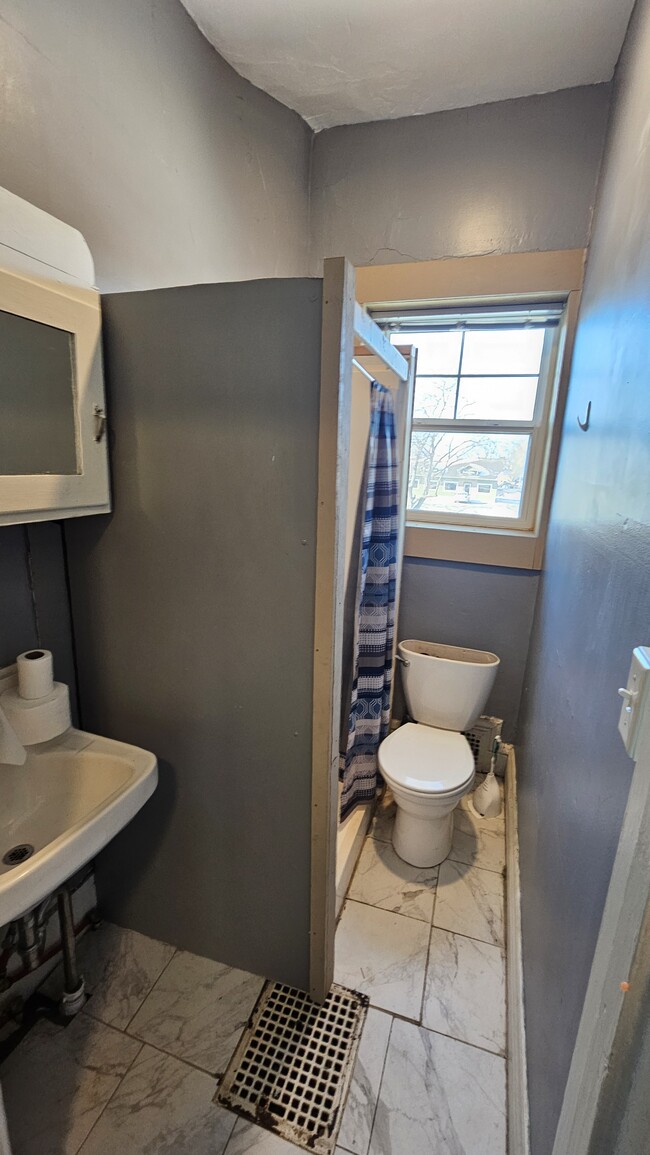 Upstairs Bathroom - 508 1st Ave NE