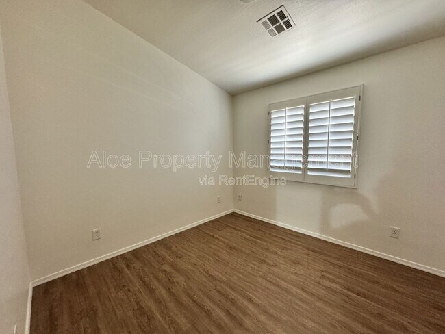 Building Photo - 45775 W Windmill Dr