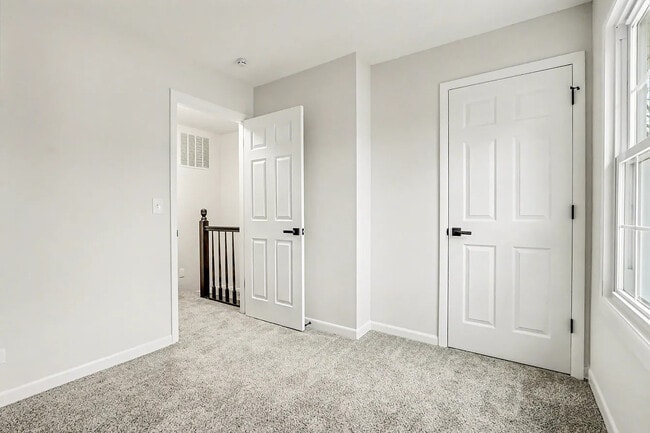 Building Photo - 8 Wildwood Ln