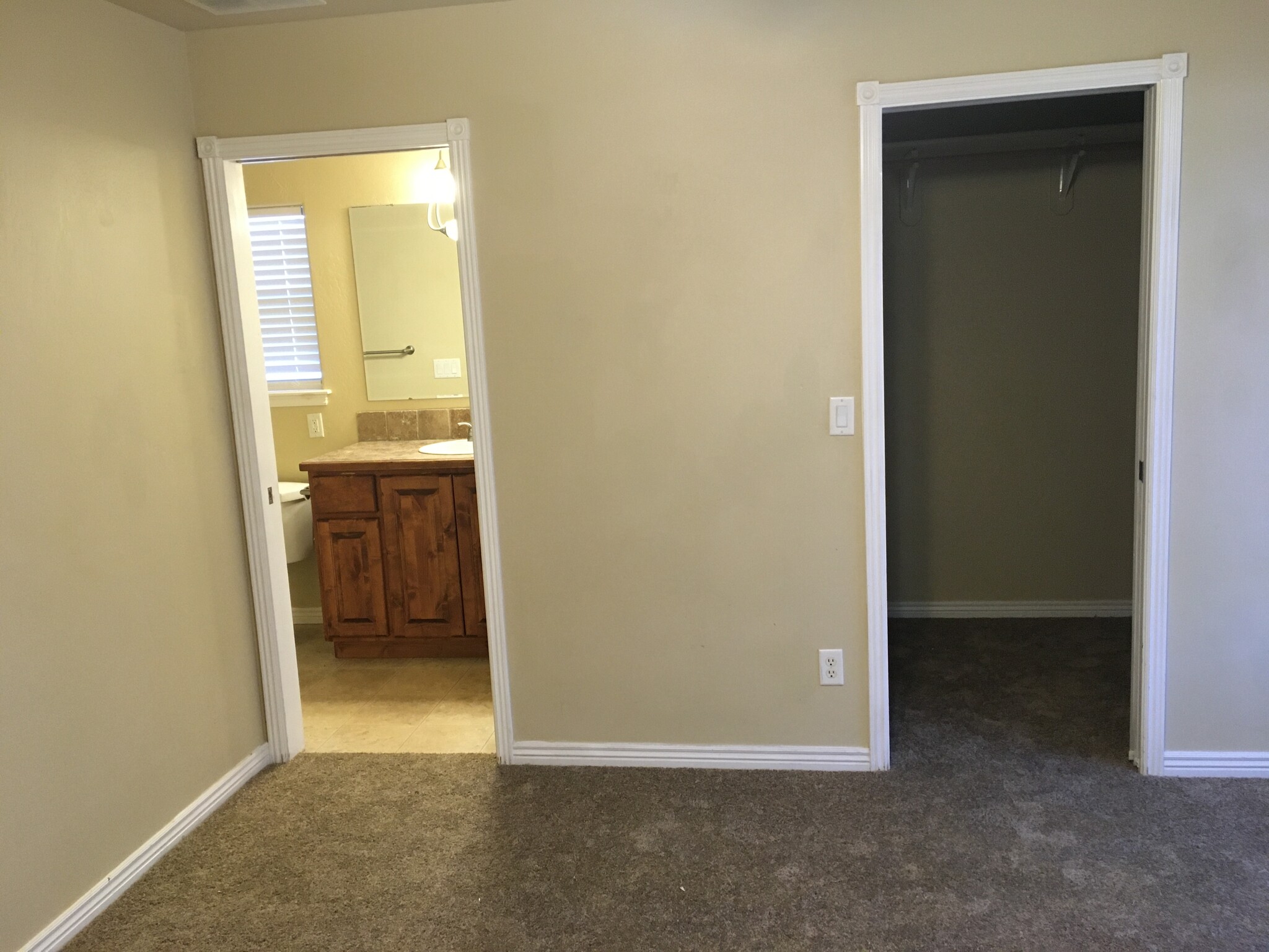 Master Bedroom - 1230 Knoll Ridge Rd