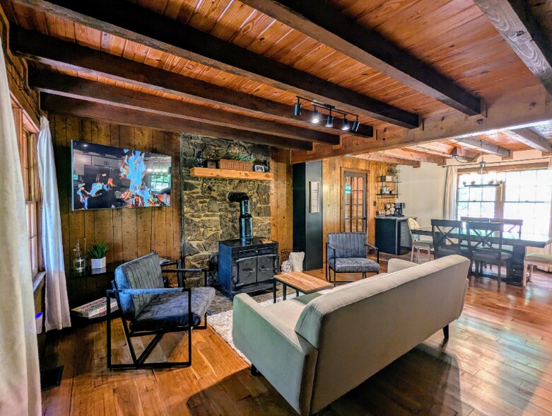 Building Photo - 1115 Bear Creek Pike