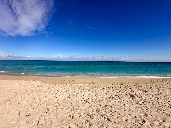 Building Photo - 155 S Ocean Ave