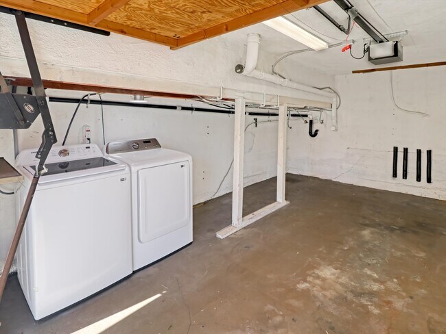 Building Photo - 218 25th Pl