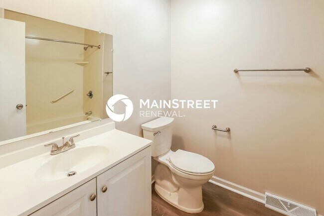 Building Photo - 3 Bedroom Pet-Friendly Home in KANSAS CITY, MO with Main Street Renewal