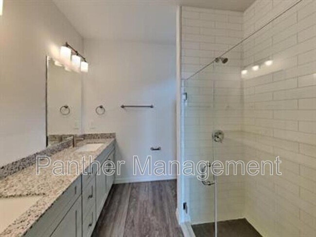 Building Photo - 24501 Zephyr Ct