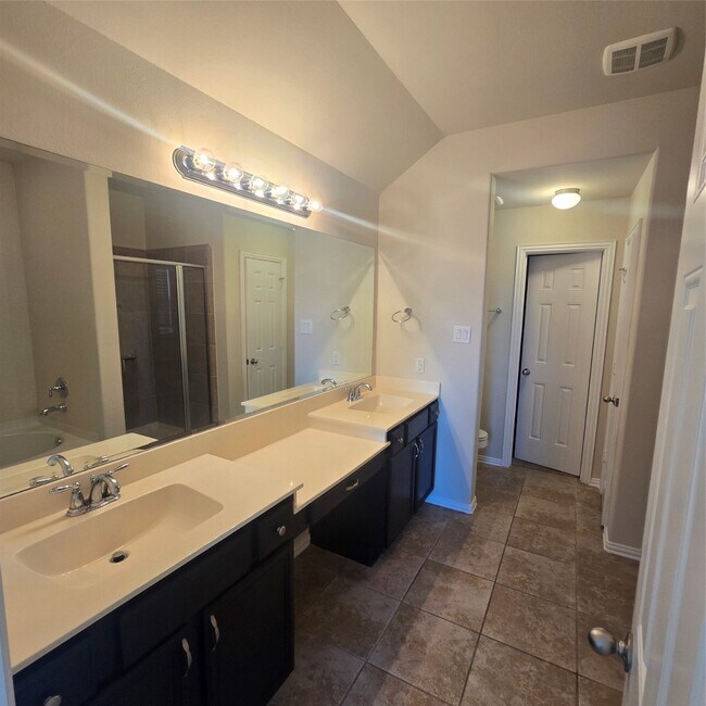 Building Photo - 8114 Summer Lake Pass Ln