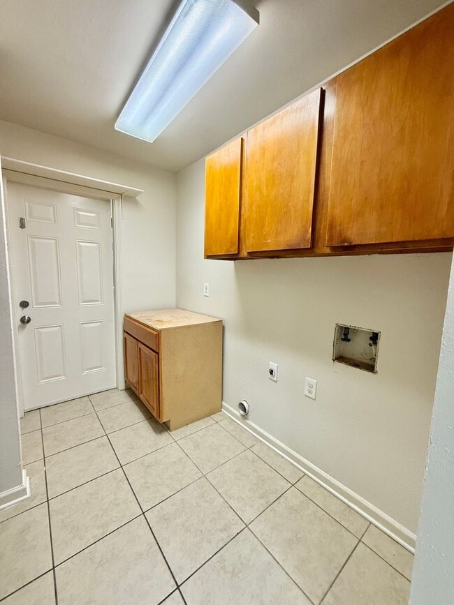 Building Photo - Home For Lease