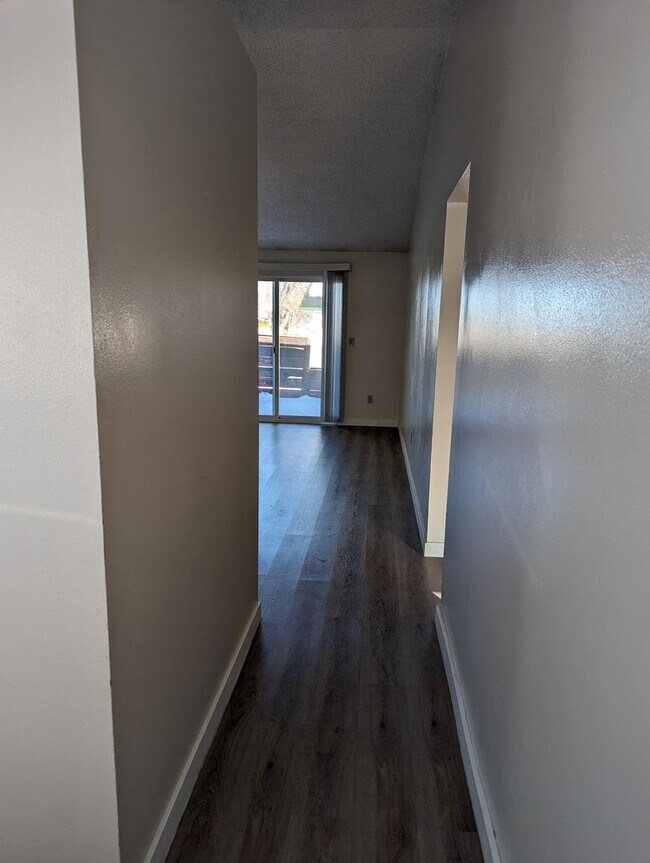 Building Photo - Eastland Duplex
