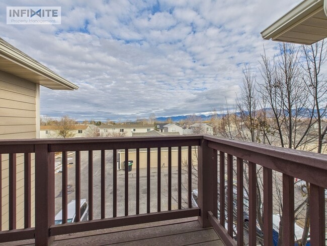 Building Photo - Bright & Updated 2 Bedroom Condo with Mountain Views – Available Now!