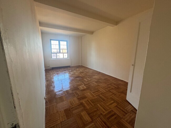 Building Photo - 1925 McGraw Ave