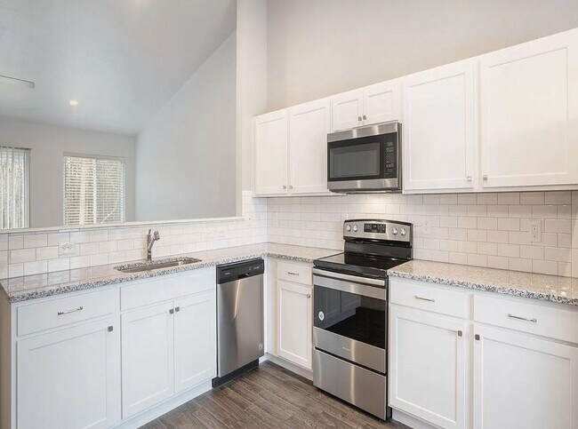 Building Photo - Beautiful family home in Fowlerville