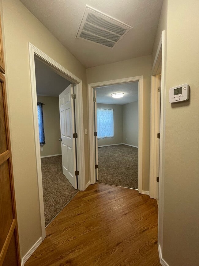 Building Photo - Executive Rental in Willard School District