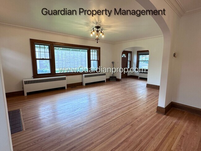 Building Photo - South Minneapolis Renovated Single Family Home, New Bathrooms, Hardwood Floors, W/D