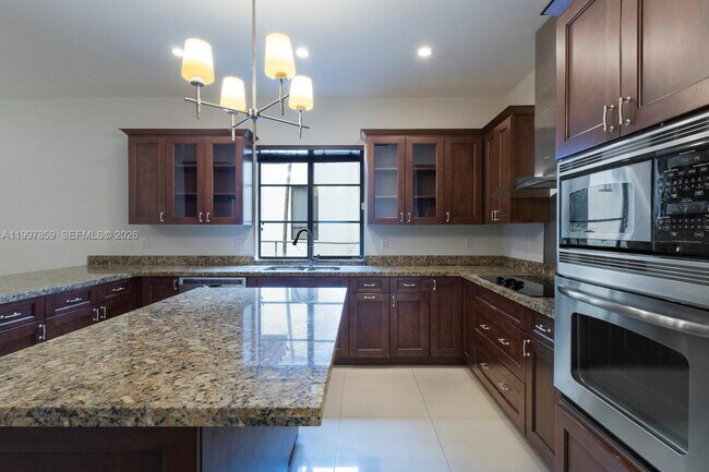 Building Photo - 324 SW 30th Rd