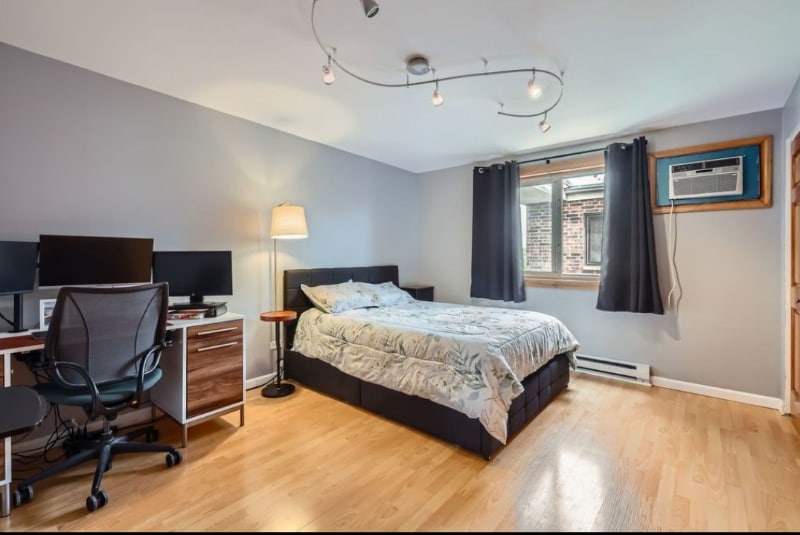 Building Photo - 953 N Rohlwing Rd